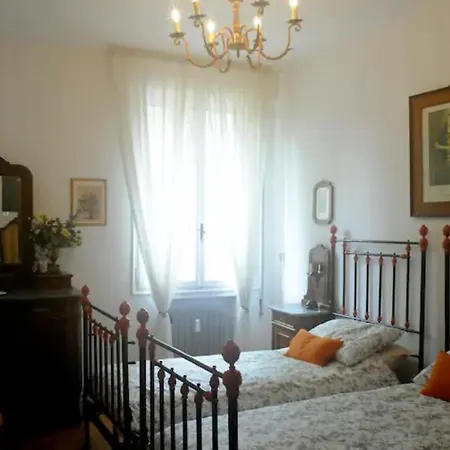 Charming Flat With Terrace Over The Canal Venice